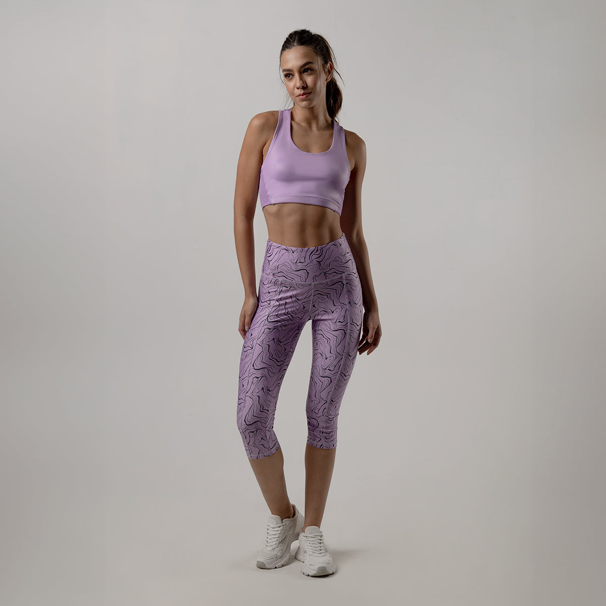 conjunto deportivo para mujeres de top y leggins color lila Aleta Sports Colombia