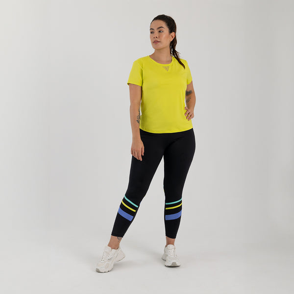 Conjunto de camiseta deportiva mujer y legging negro