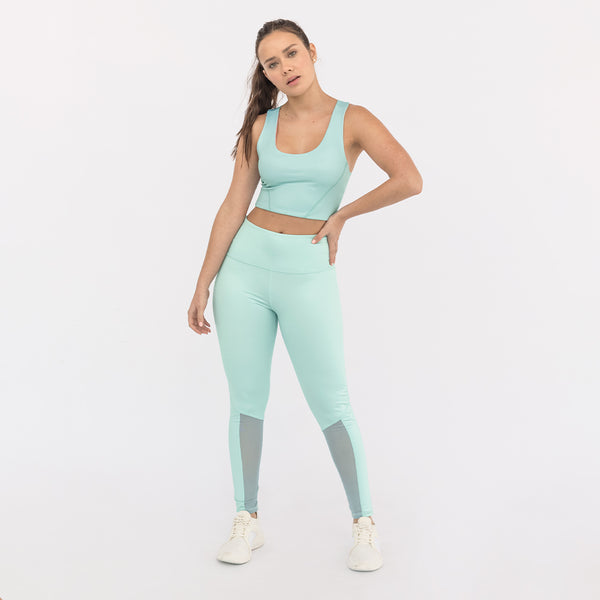 conjunto deportivo para mujer de moda con top y leggins