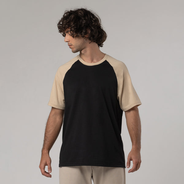 Camiseta athleisure con detalle en espalda